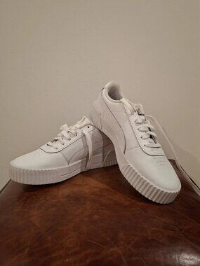 Puma White Leather Sneakers with SoftFoam+ Comfort Insole Women’s Size 7
